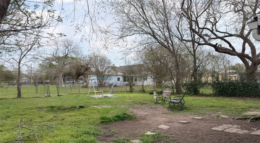 531 E Houston Street Giddings, TX 78942