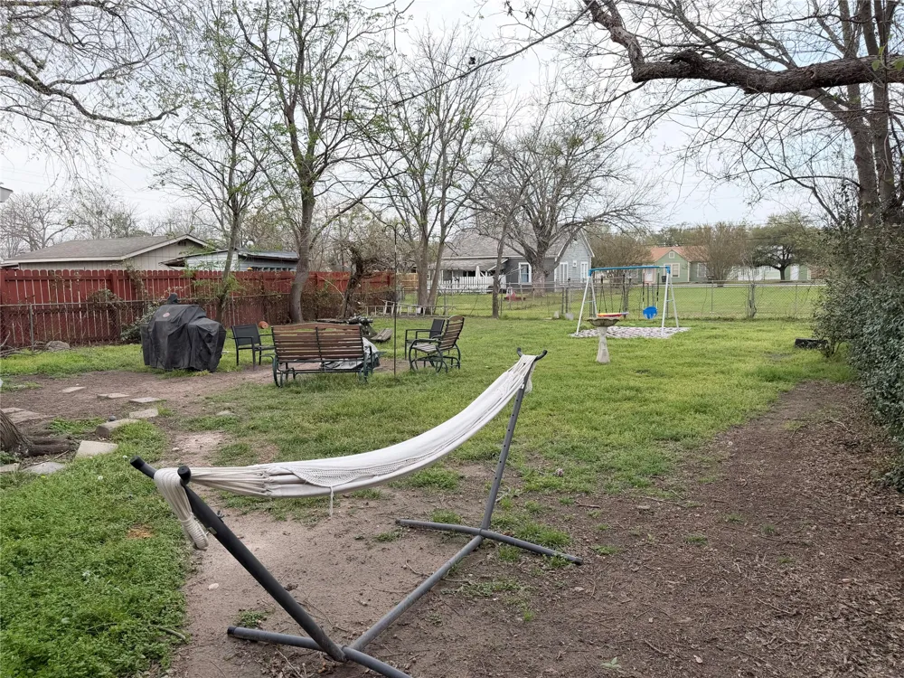 531 E Houston Street Giddings, TX 78942