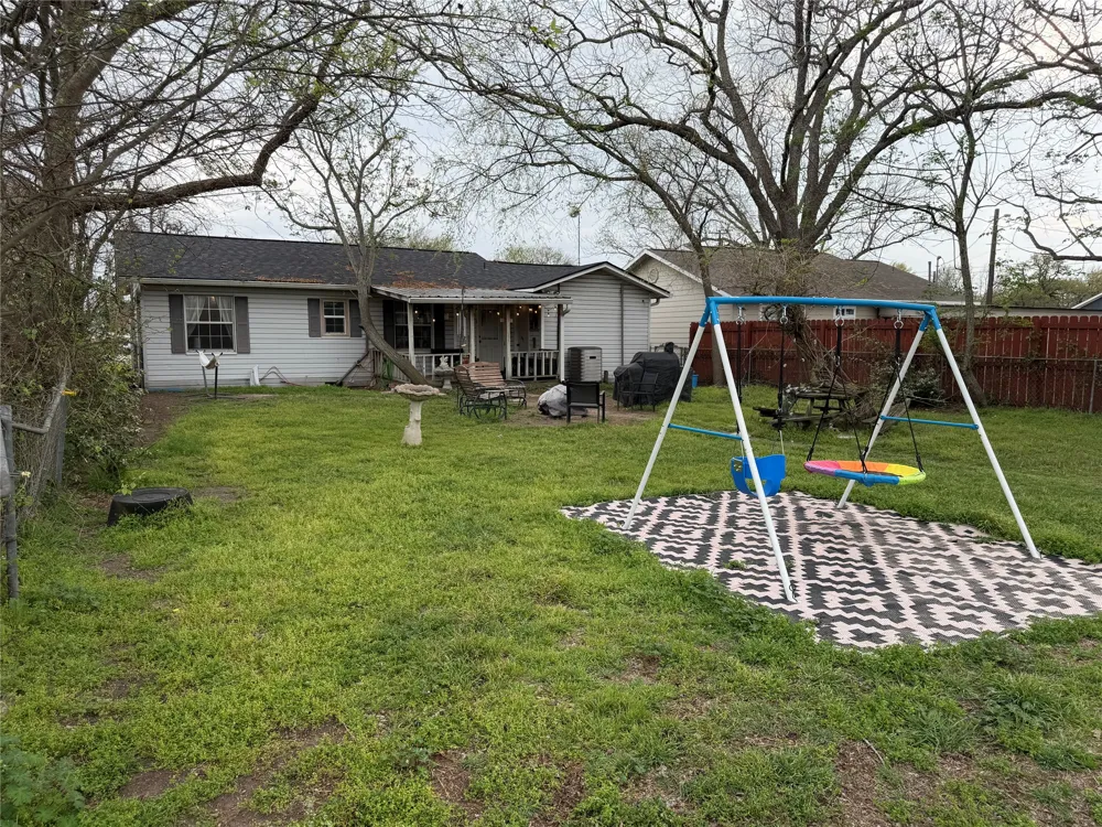 531 E Houston Street Giddings, TX 78942