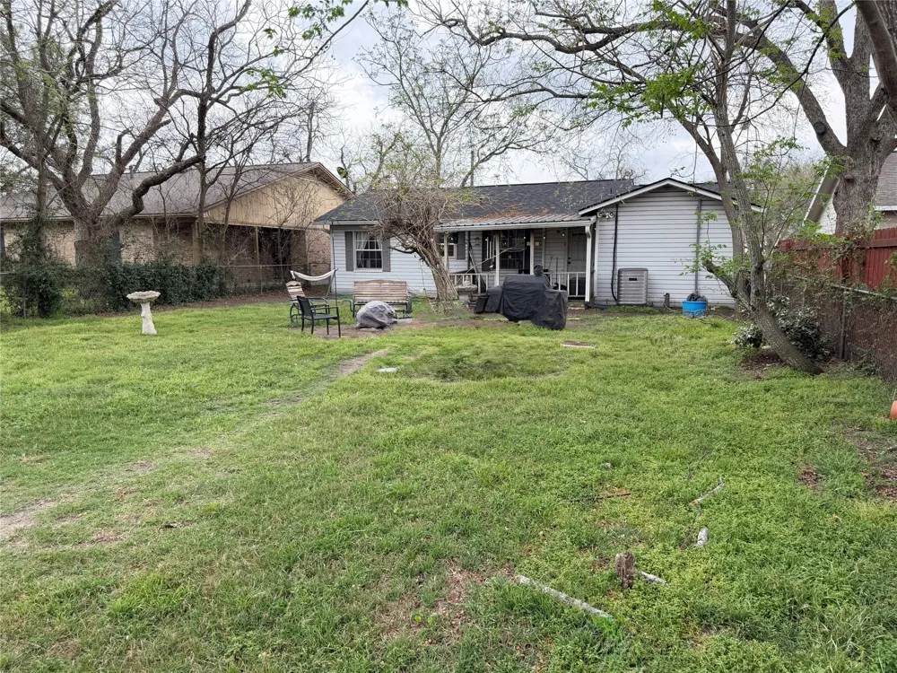 531 E Houston Street Giddings, TX 78942