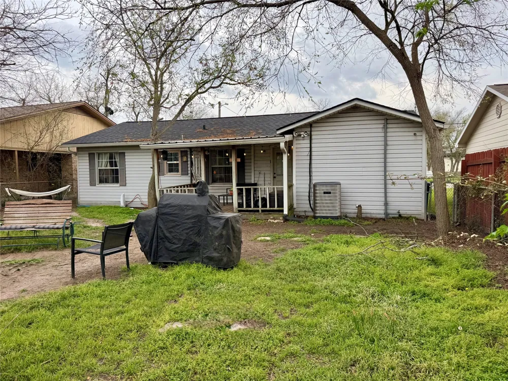 531 E Houston Street Giddings, TX 78942