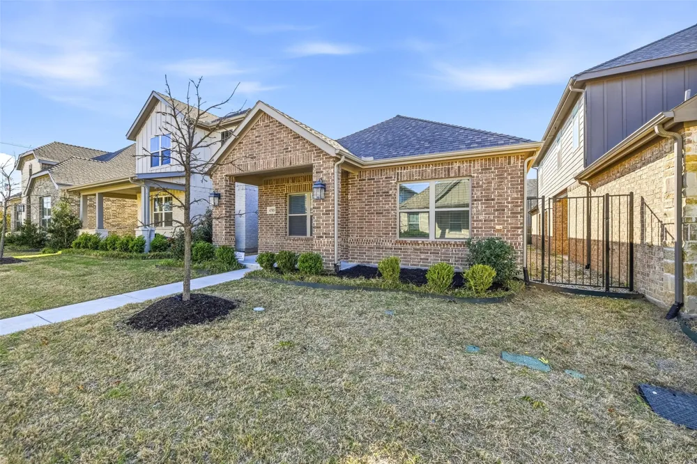 4705 Sunny Pathway Haltom City, TX 76117