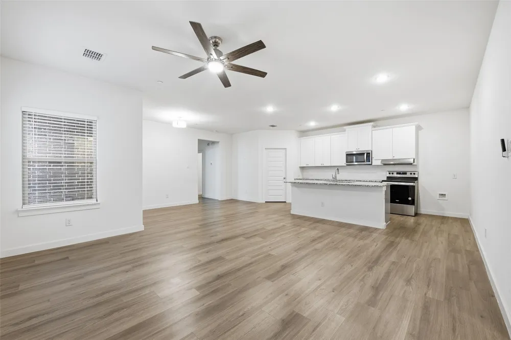 4705 Sunny Pathway Haltom City, TX 76117
