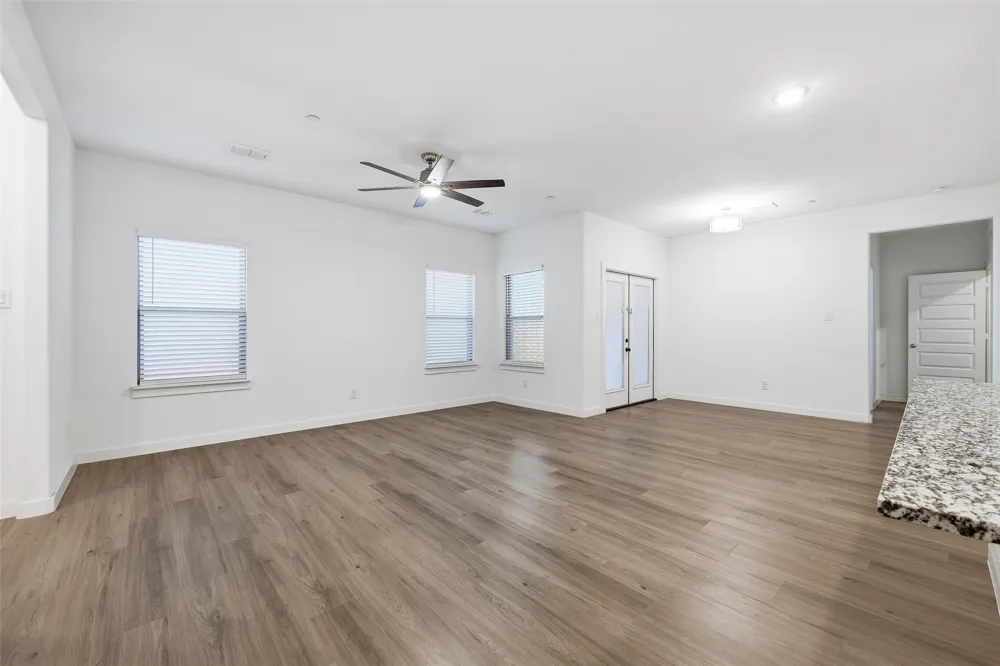 4705 Sunny Pathway Haltom City, TX 76117
