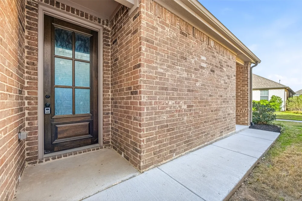 4705 Sunny Pathway Haltom City, TX 76117