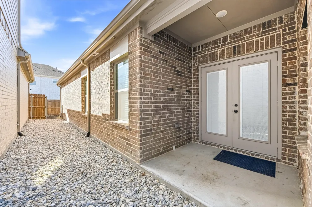 4705 Sunny Pathway Haltom City, TX 76117