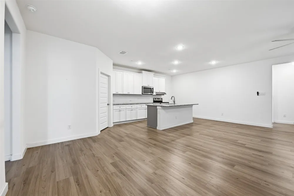 4705 Sunny Pathway Haltom City, TX 76117