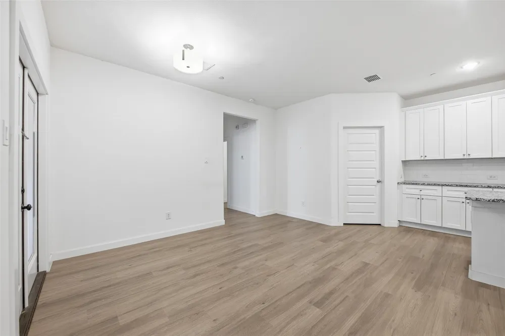 4705 Sunny Pathway Haltom City, TX 76117