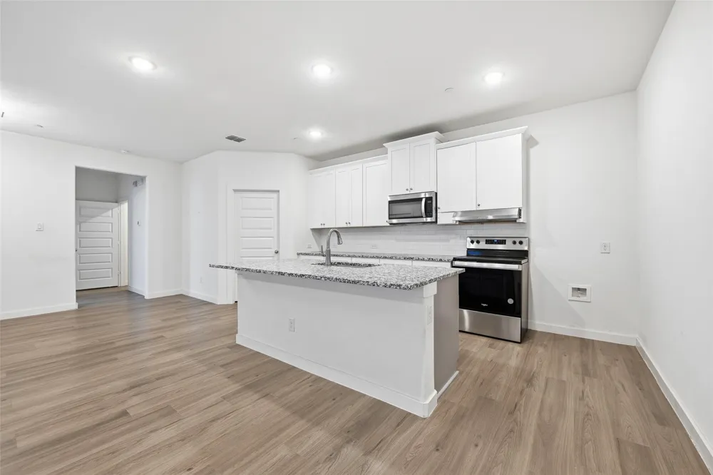 4705 Sunny Pathway Haltom City, TX 76117