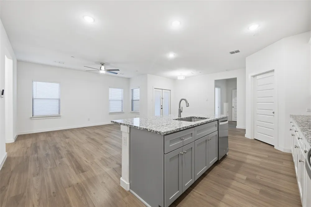 4705 Sunny Pathway Haltom City, TX 76117