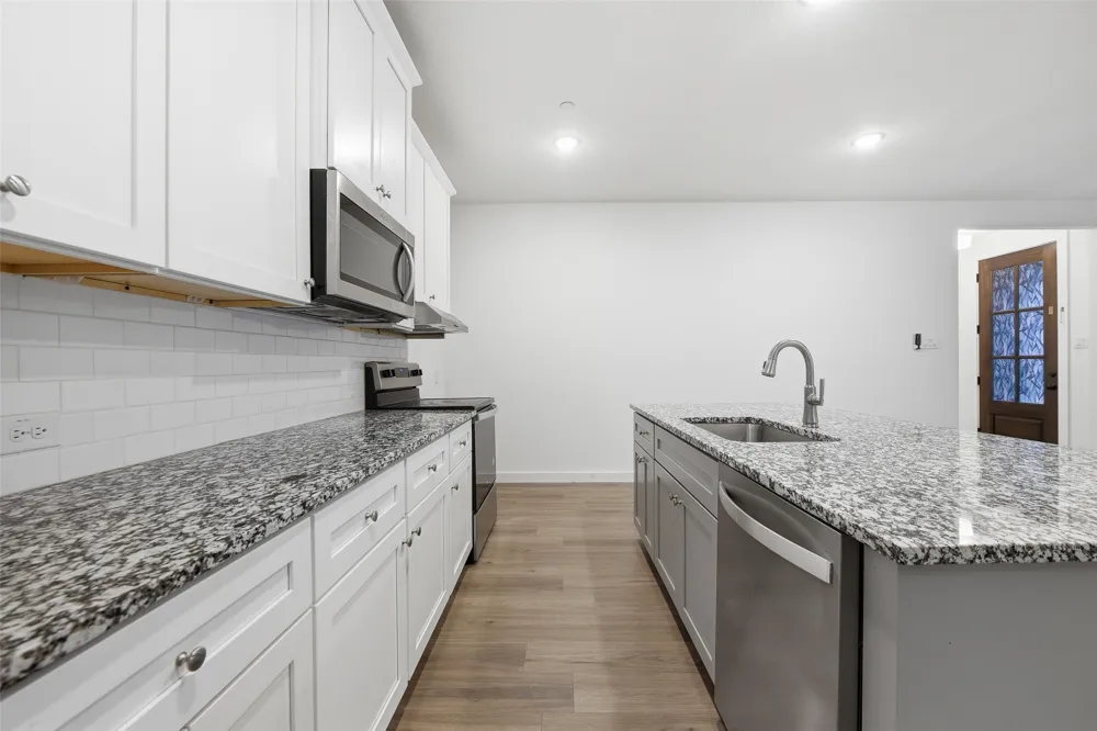 4705 Sunny Pathway Haltom City, TX 76117