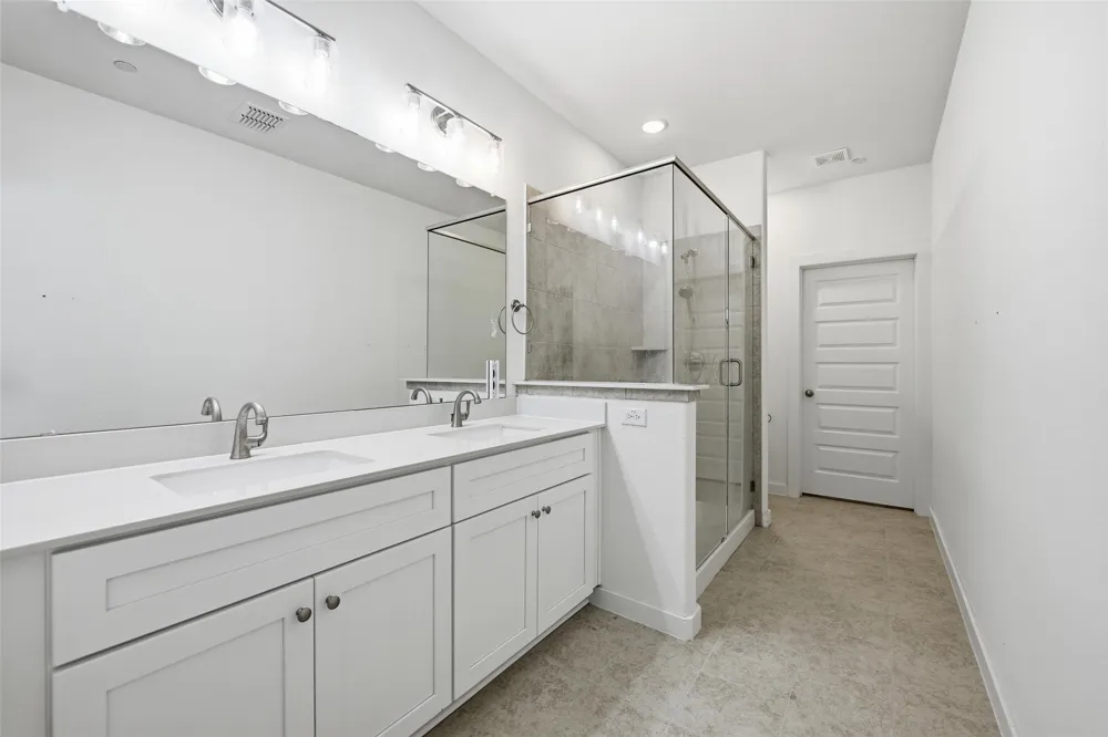 4705 Sunny Pathway Haltom City, TX 76117
