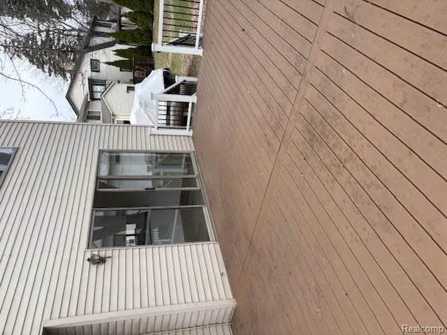 210 Rosebud Street Walled Lake City, MI 48390