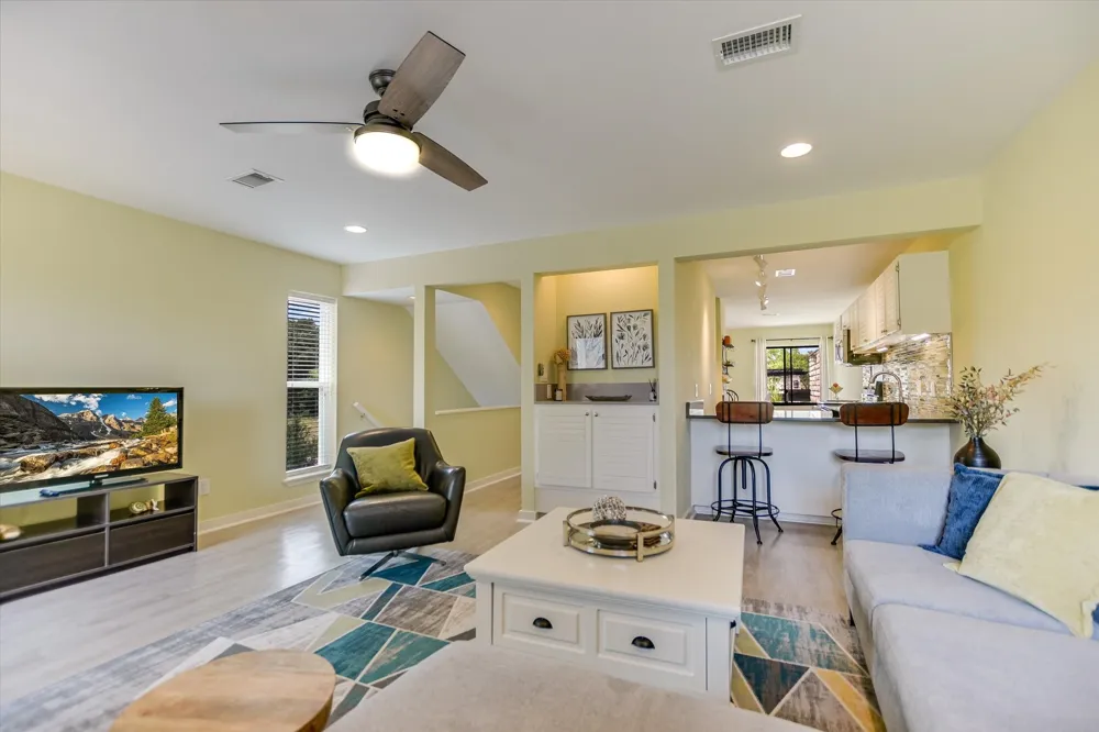 402 Lost Echo #8 Horseshoe Bay, TX 78657