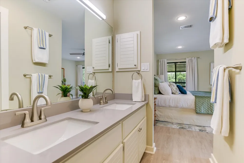 402 Lost Echo #8 Horseshoe Bay, TX 78657