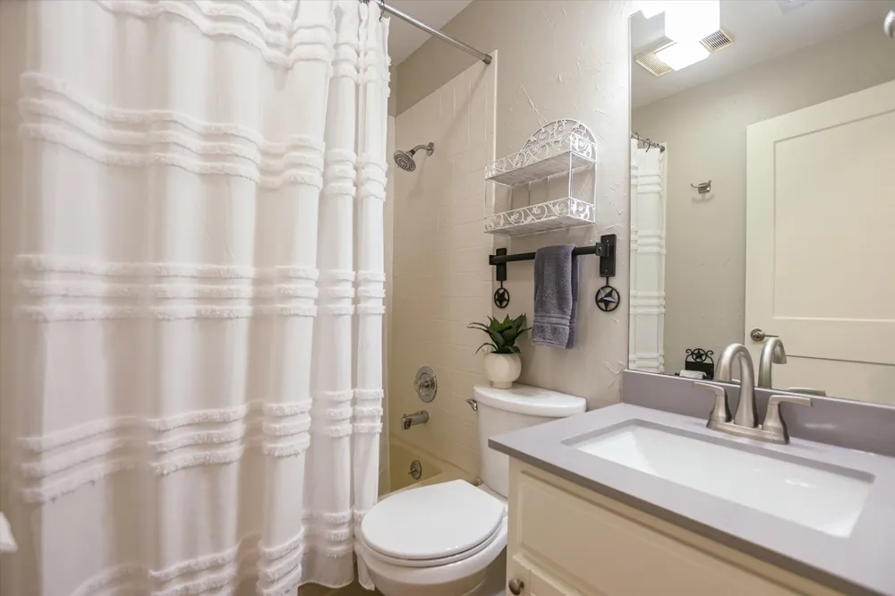 402 Lost Echo #8 Horseshoe Bay, TX 78657
