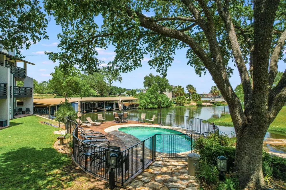 402 Lost Echo #8 Horseshoe Bay, TX 78657