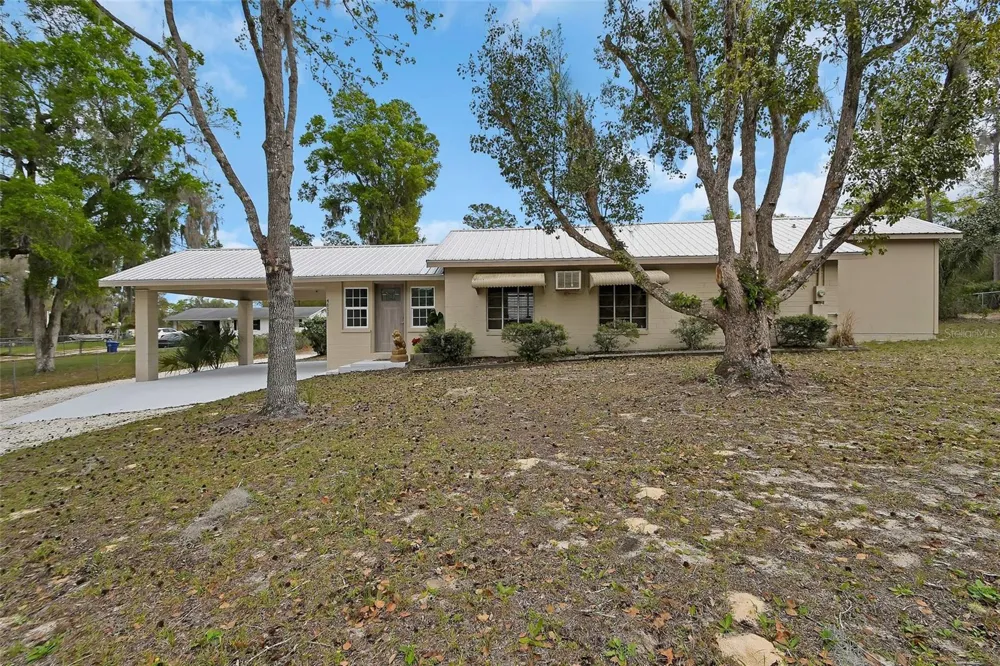 4611 GRAND AVENUE De Leon Springs, FL 32130
