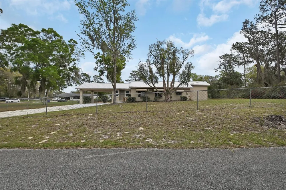 4611 GRAND AVENUE De Leon Springs, FL 32130