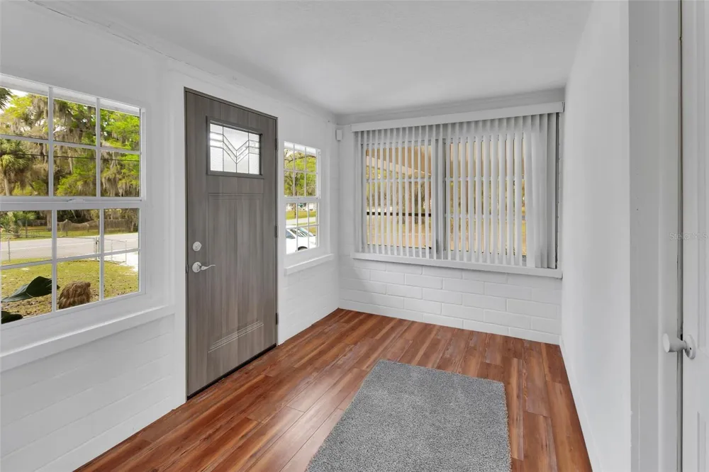 4611 GRAND AVENUE De Leon Springs, FL 32130