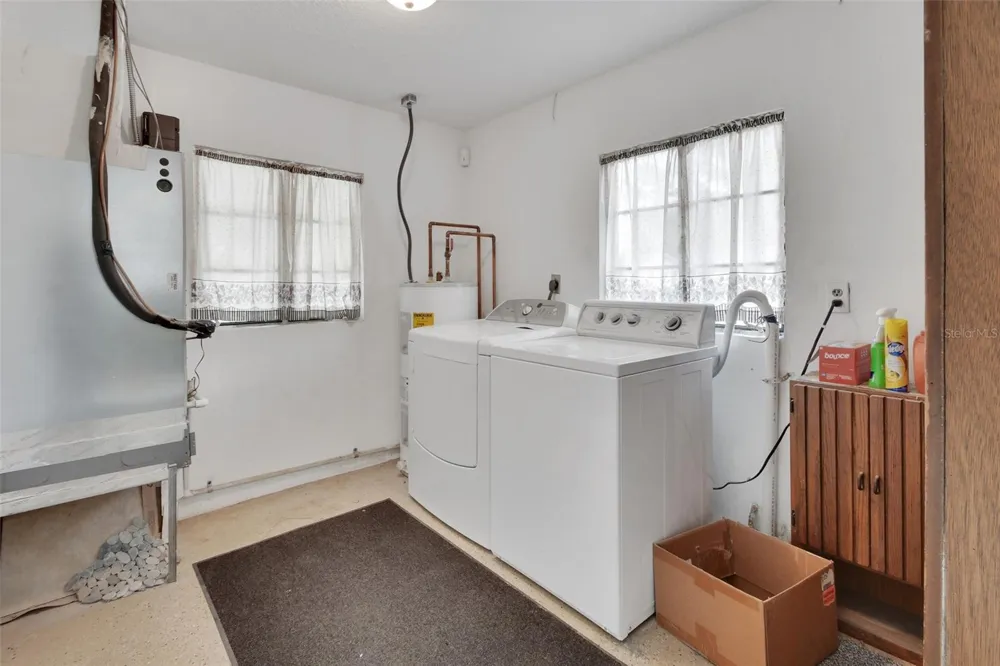 4611 GRAND AVENUE De Leon Springs, FL 32130
