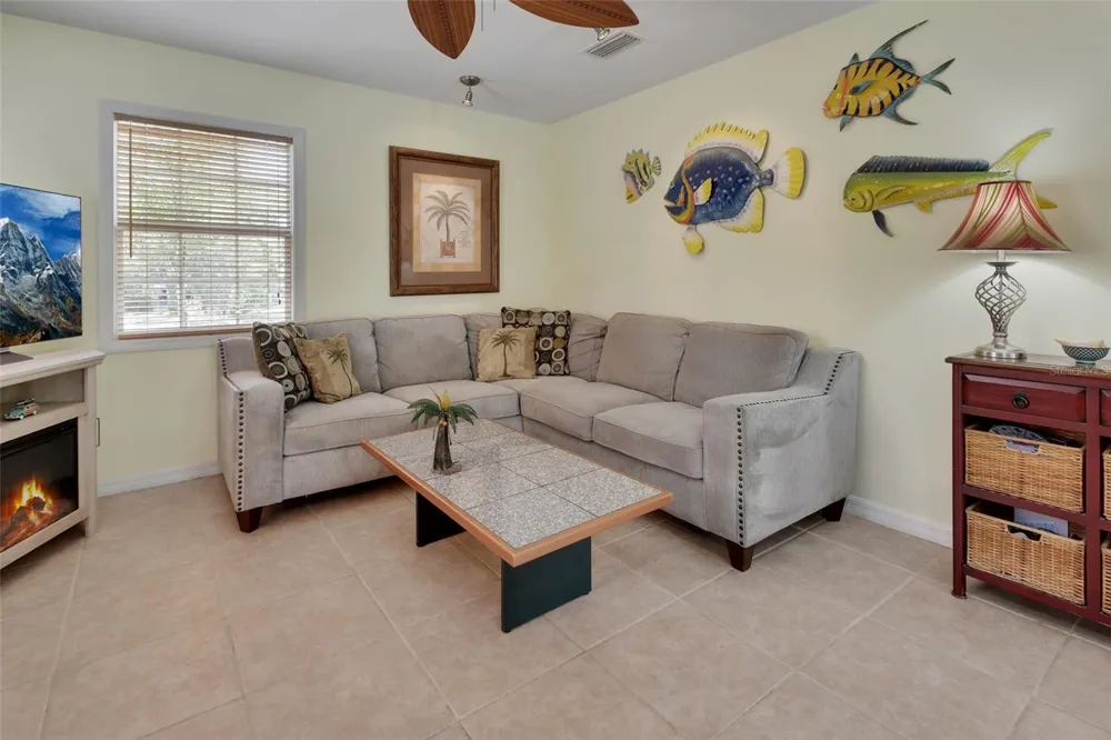 4611 GRAND AVENUE De Leon Springs, FL 32130