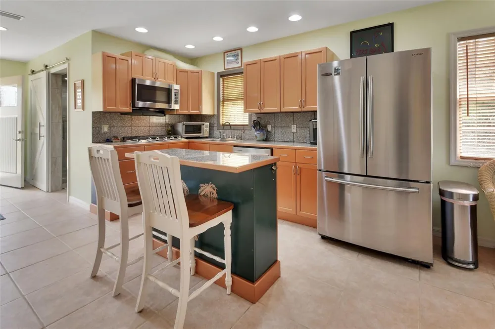 4611 GRAND AVENUE De Leon Springs, FL 32130