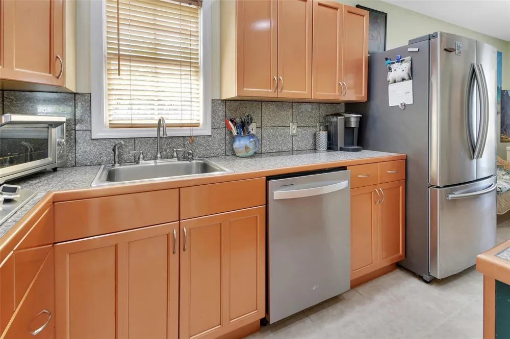 4611 GRAND AVENUE De Leon Springs, FL 32130