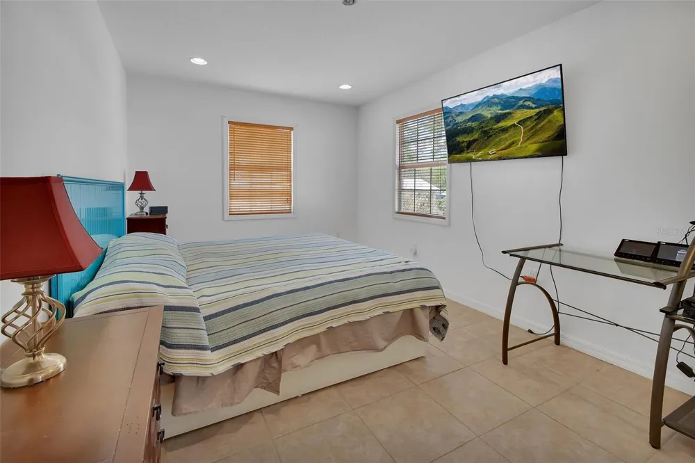 4611 GRAND AVENUE De Leon Springs, FL 32130