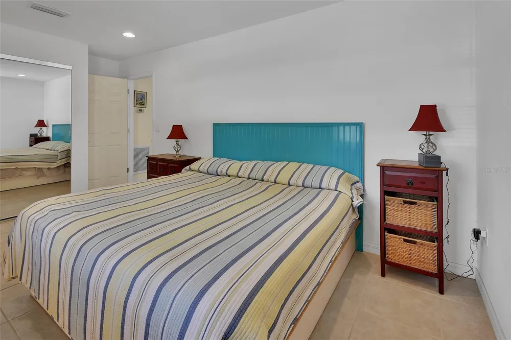 4611 GRAND AVENUE De Leon Springs, FL 32130