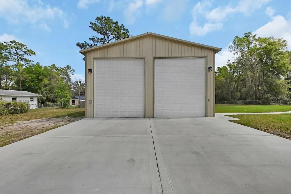 4611 GRAND AVENUE De Leon Springs, FL 32130