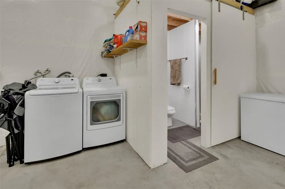 4611 GRAND AVENUE De Leon Springs, FL 32130