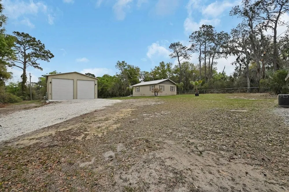 4611 GRAND AVENUE De Leon Springs, FL 32130