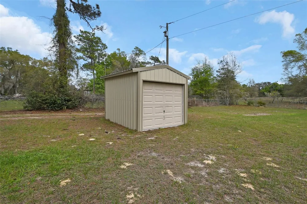 4611 GRAND AVENUE De Leon Springs, FL 32130
