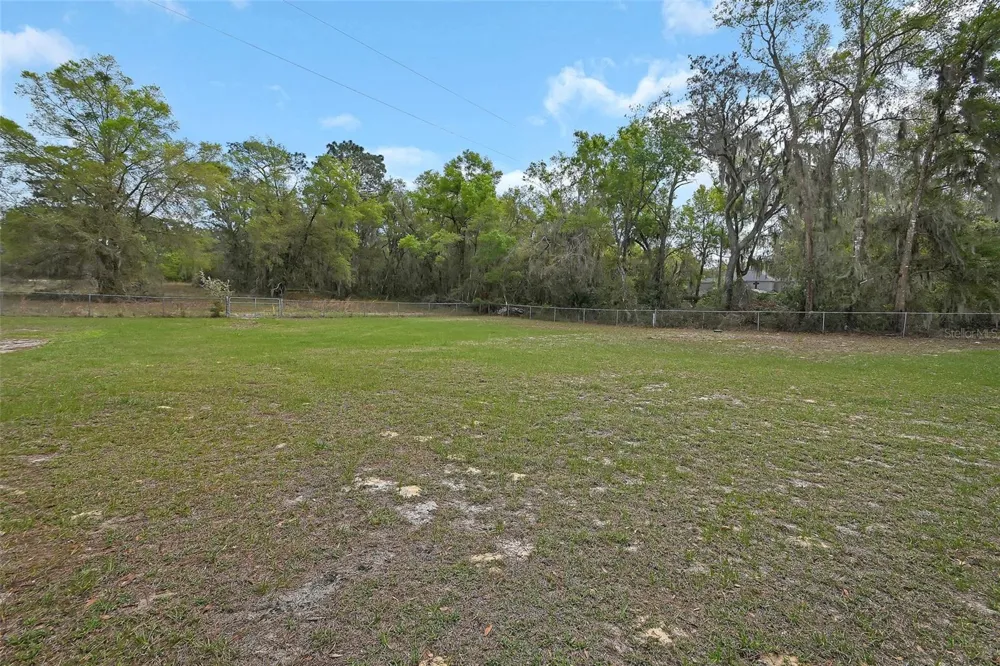 4611 GRAND AVENUE De Leon Springs, FL 32130