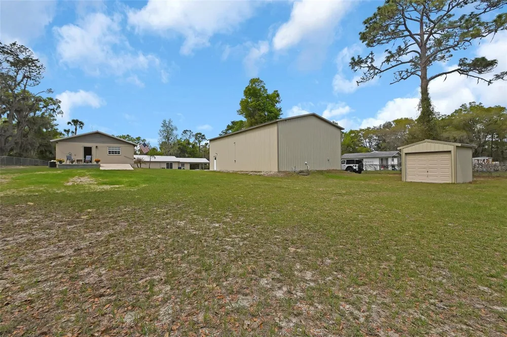4611 GRAND AVENUE De Leon Springs, FL 32130