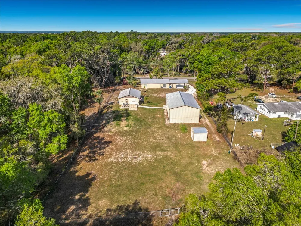 4611 GRAND AVENUE De Leon Springs, FL 32130