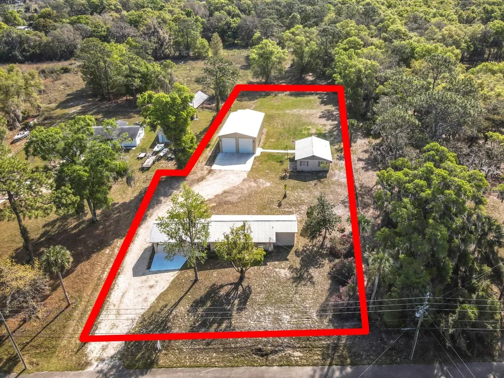 4611 GRAND AVENUE De Leon Springs, FL 32130