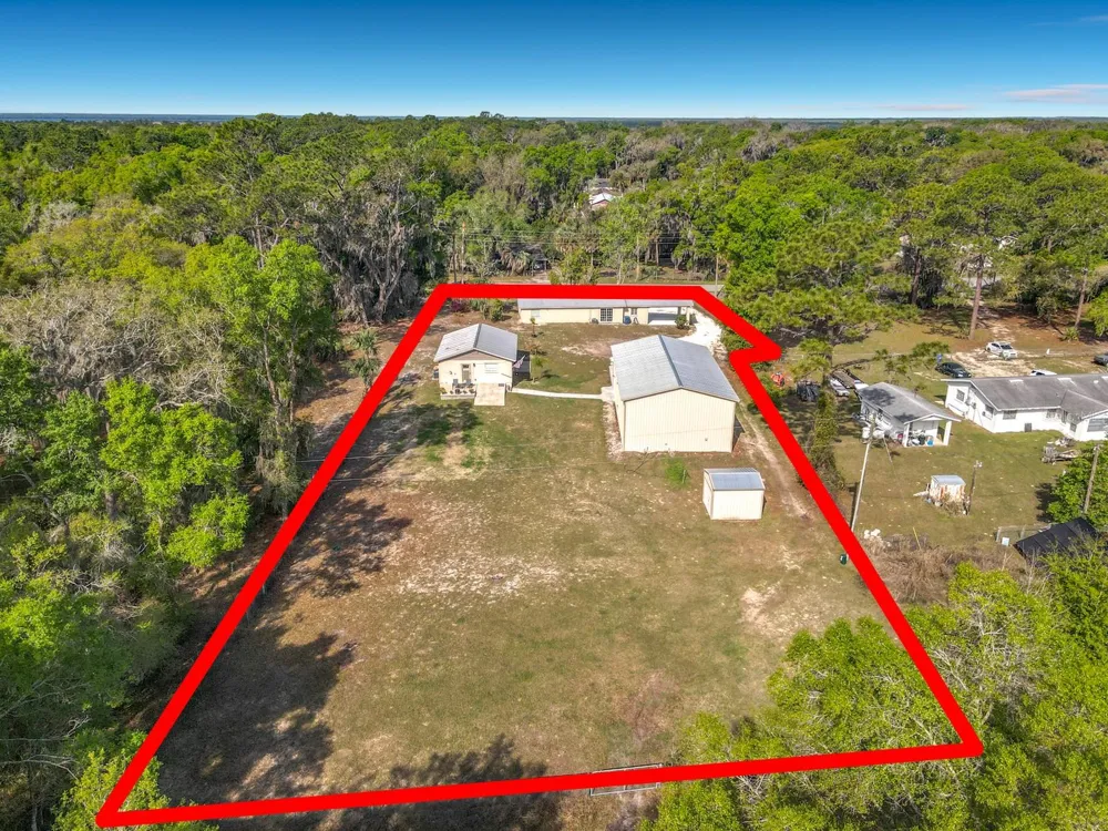 4611 GRAND AVENUE De Leon Springs, FL 32130