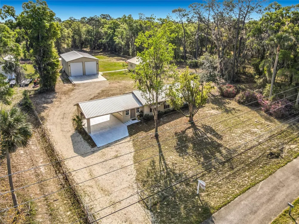 4611 GRAND AVENUE De Leon Springs, FL 32130