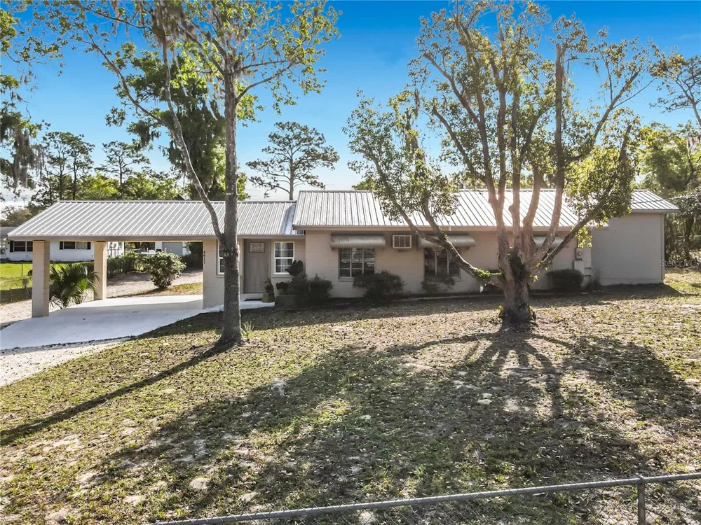 4611 GRAND AVENUE De Leon Springs, FL 32130