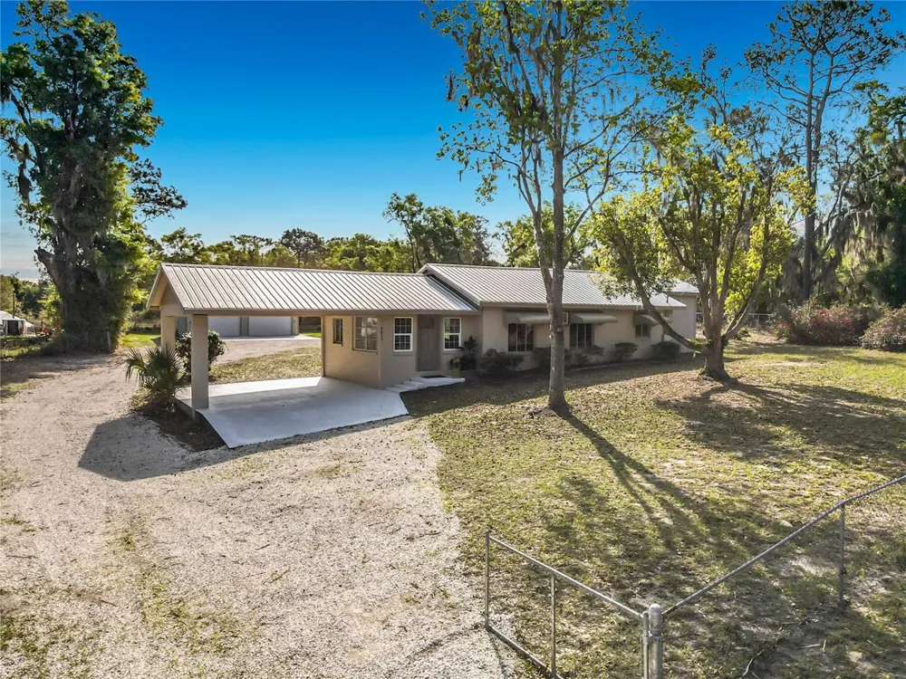 4611 GRAND AVENUE De Leon Springs, FL 32130