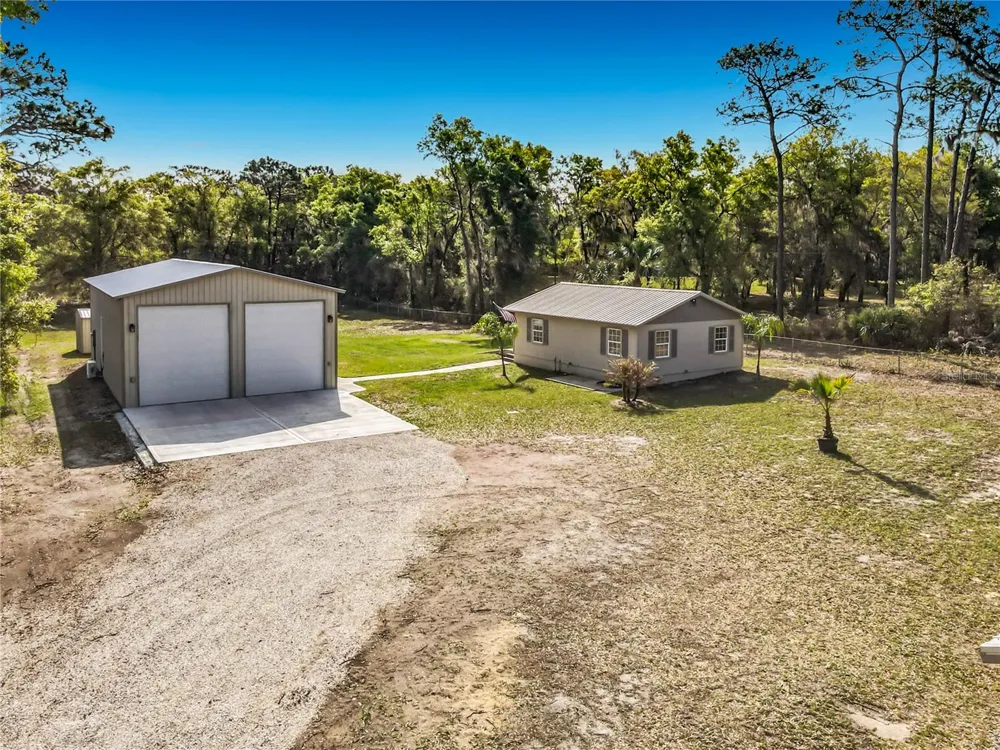 4611 GRAND AVENUE De Leon Springs, FL 32130