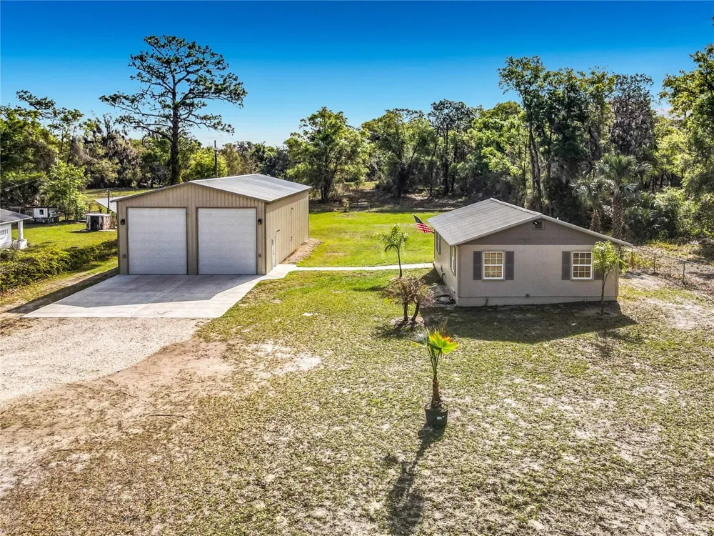 4611 GRAND AVENUE De Leon Springs, FL 32130