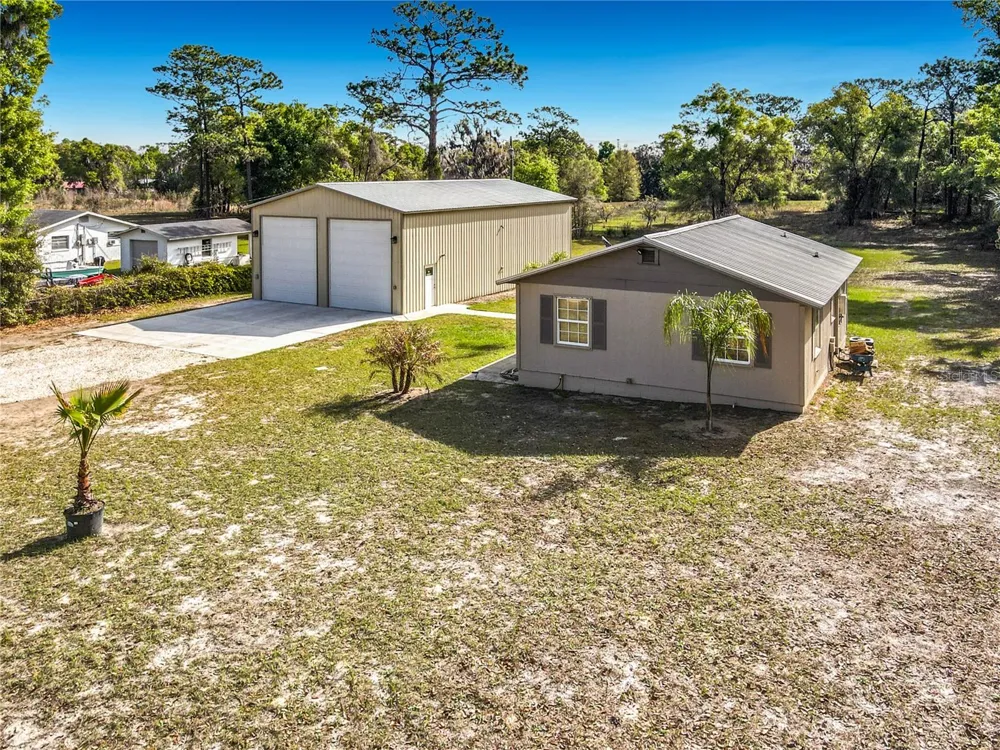 4611 GRAND AVENUE De Leon Springs, FL 32130