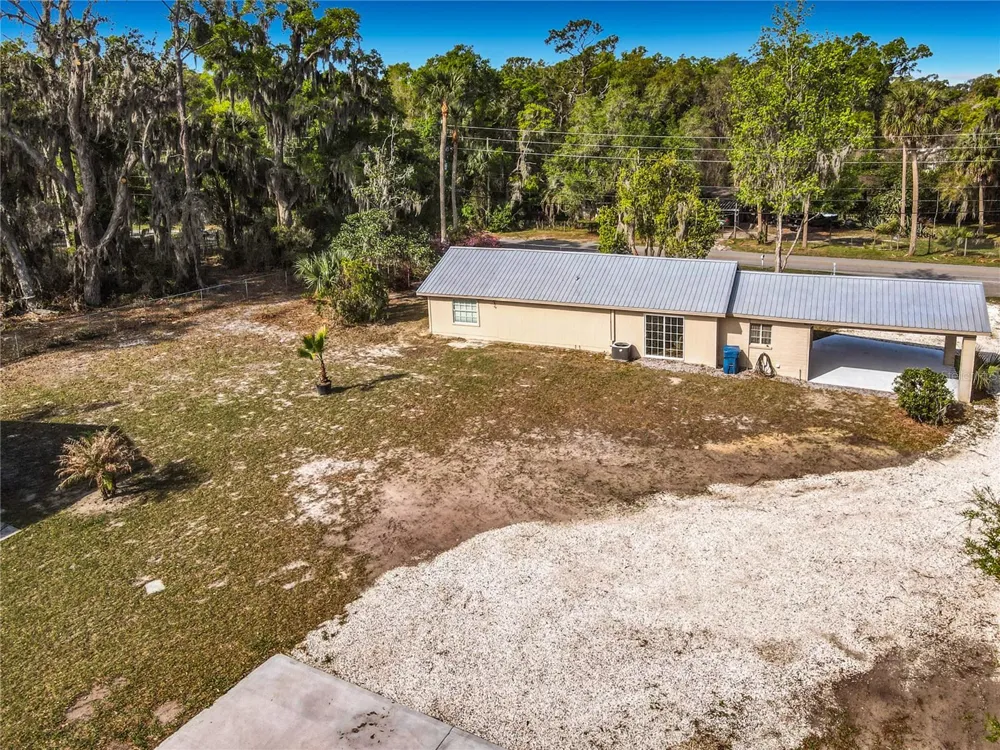 4611 GRAND AVENUE De Leon Springs, FL 32130
