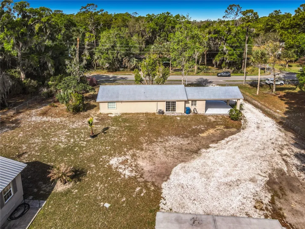 4611 GRAND AVENUE De Leon Springs, FL 32130