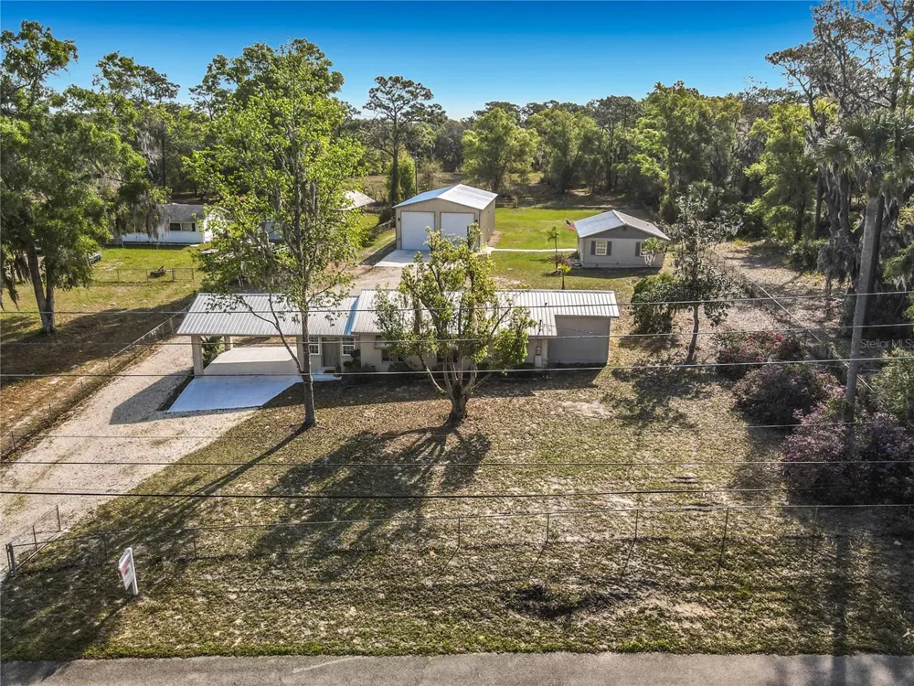 4611 GRAND AVENUE De Leon Springs, FL 32130