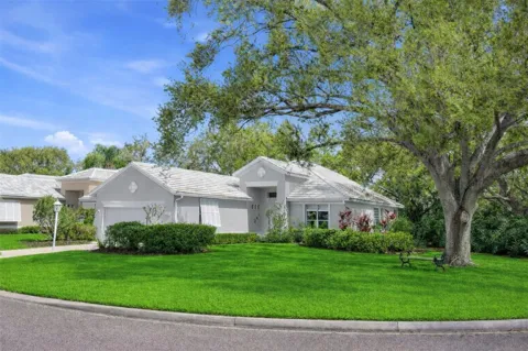 7904 HAMPTON COURT