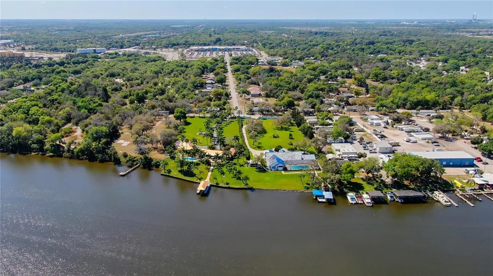 9236-9248,9234 OLD GIBSONTON DRIVE Gibsonton, FL 33534